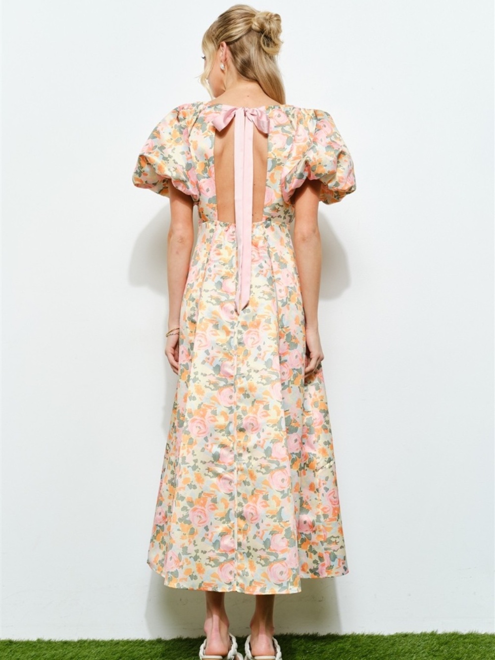 Beautiful Floral Maxi Dress With Puff Sleeves And A Bow Detail NWT